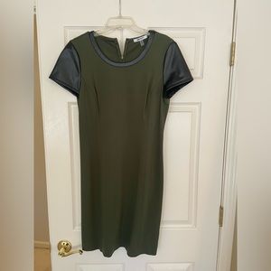 DKNY DKNYC army green short sleeve dress w leather accents. Size 10